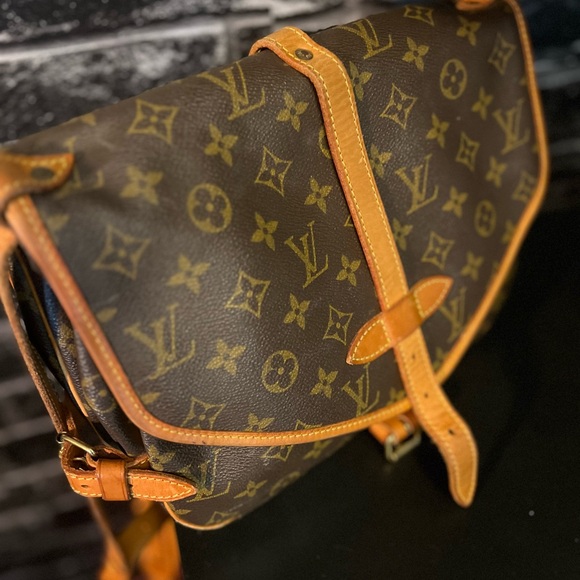 Authentic Louis Vuitton Samur 30 - Picture 4 of 8